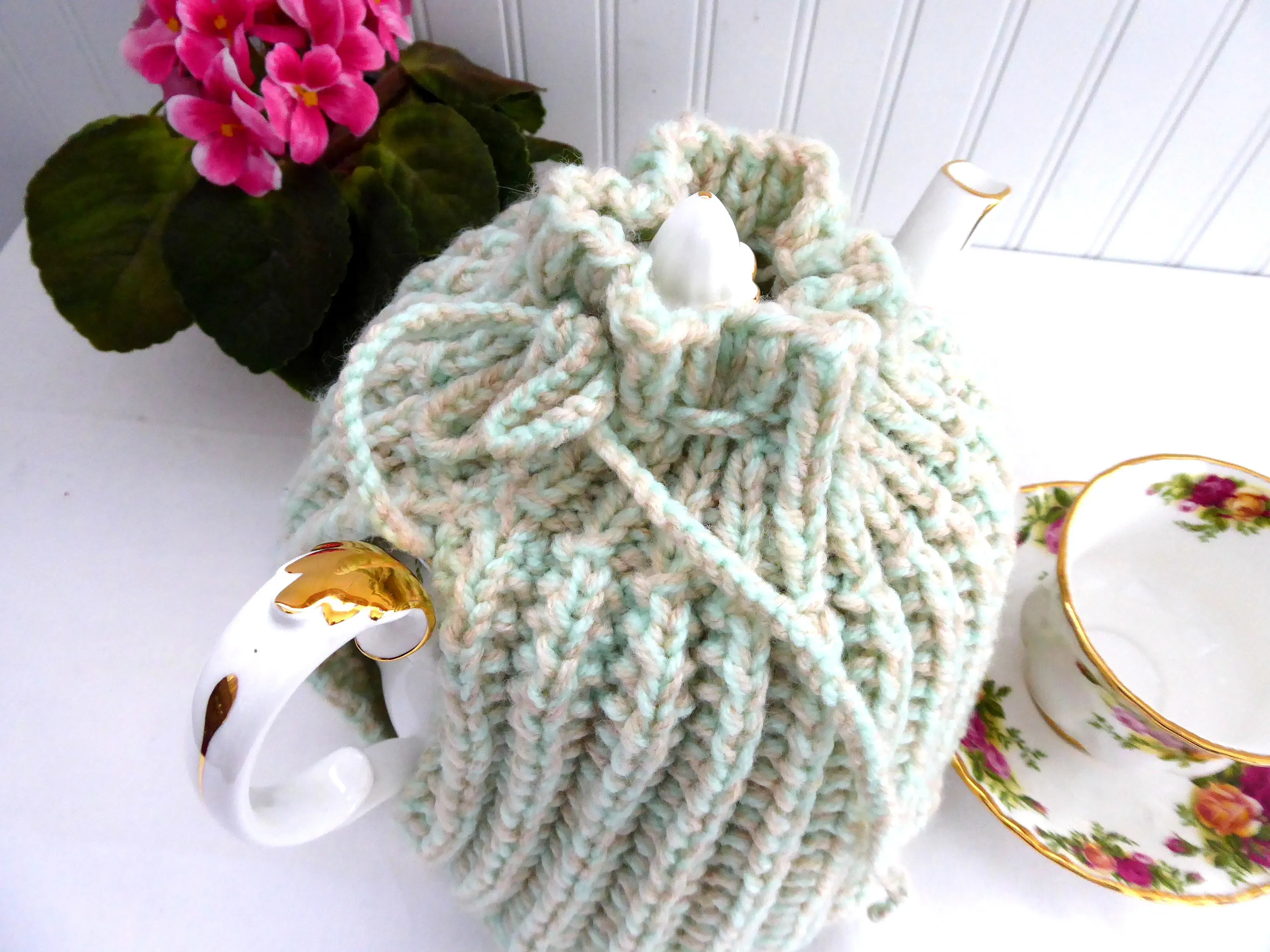 Heathered Green English Tea Cozy 1950s Retro Cream Green Tan Cosy Large Shaker Knit