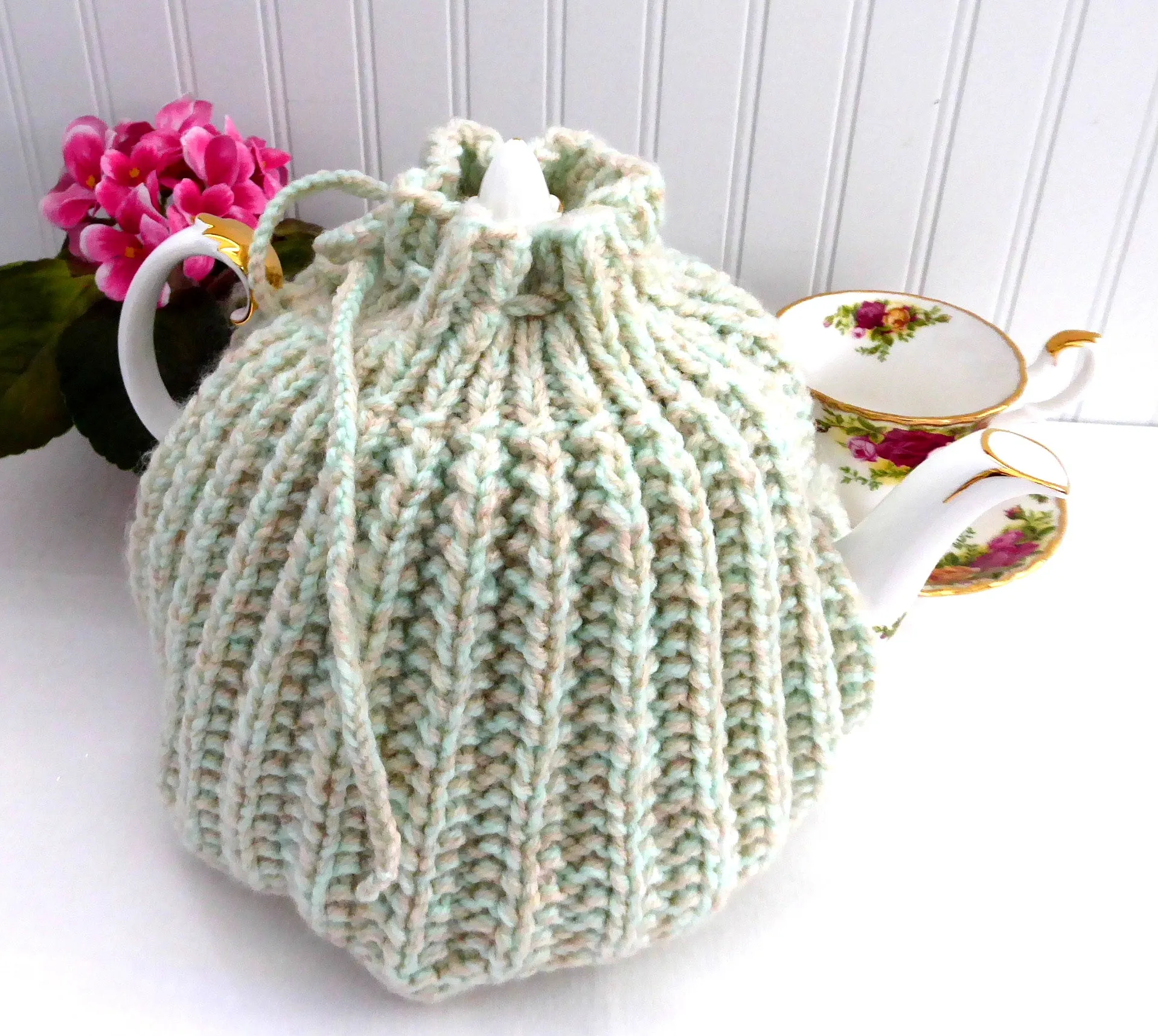 Heathered Green English Tea Cozy 1950s Retro Cream Green Tan Cosy Large Shaker Knit